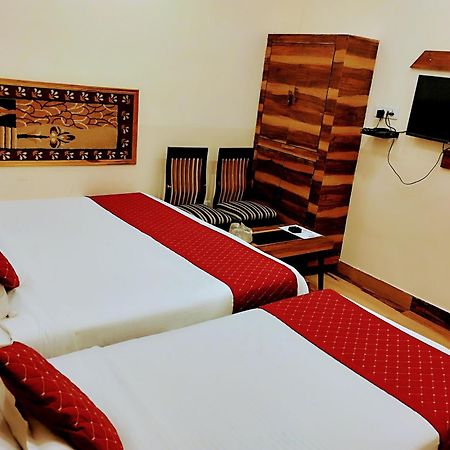 Bhagyashree Guest House 2 Km To Vishwanath Temple, Ganga Ghat Parking Available Varanasi Exteriör bild