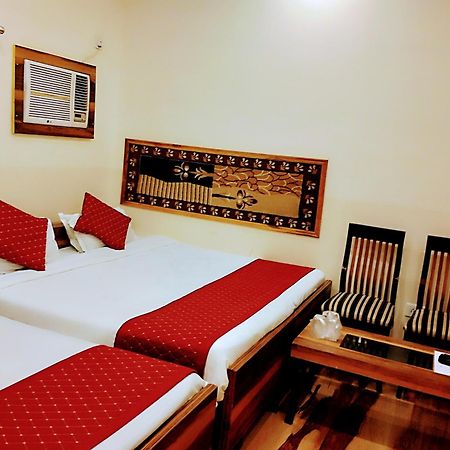 Bhagyashree Guest House 2 Km To Vishwanath Temple, Ganga Ghat Parking Available Varanasi Exteriör bild