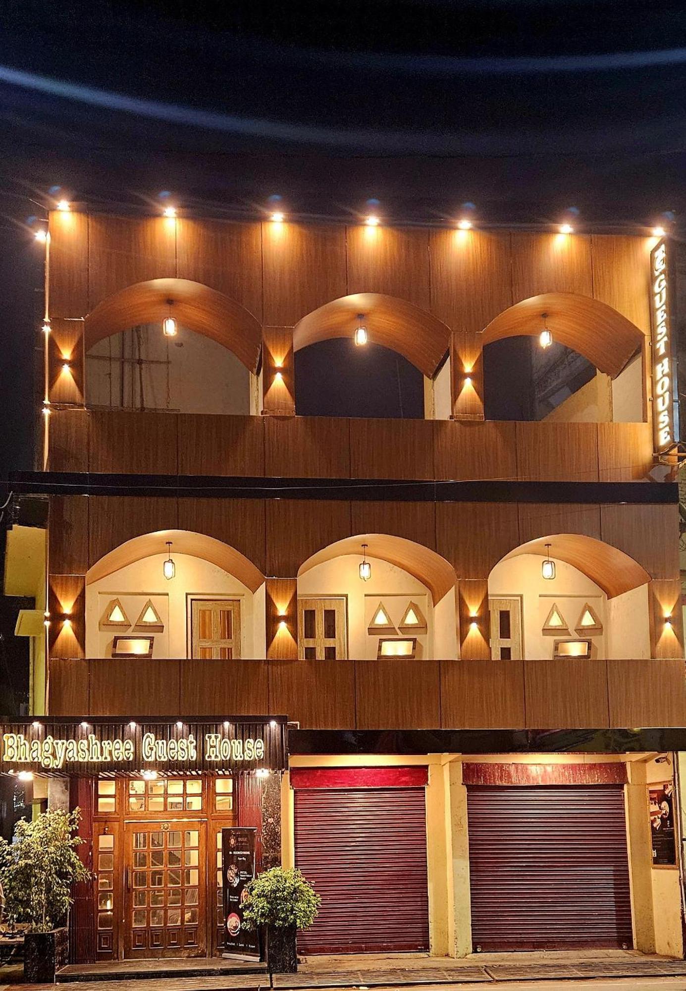 Bhagyashree Guest House 2 Km To Vishwanath Temple, Ganga Ghat Parking Available Varanasi Exteriör bild